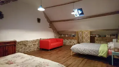 Un ou plusieurs lits dans un hébergement de l'établissement Gite Rouge and la Ferme Blanche