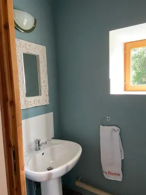 Salle de bains dans l'établissement Gîte La Roche