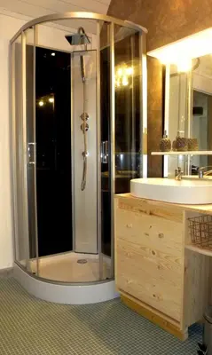 Salle de bains dans l'établissement Les Sauges