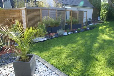 Jardin de l'établissement Magnifique Suite avec Jacuzzi privatif