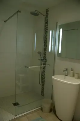 Salle de bains dans l'établissement Magnifique Suite avec Jacuzzi privatif