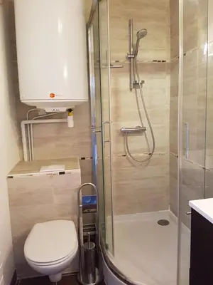 Salle de bains dans l'établissement Appartement 2 pièces rez-de-jardin à 2 pas de la plage et de la thalasso