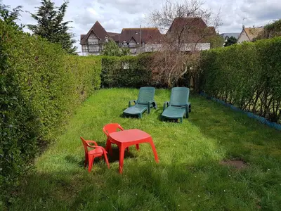 Jardin de l'établissement Appartement 2 pièces rez-de-jardin à 2 pas de la plage et de la thalasso
