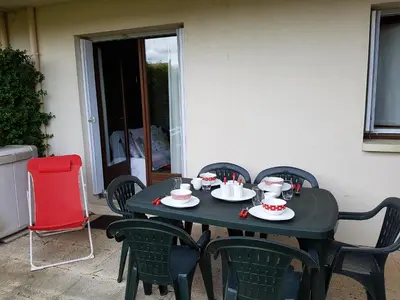 Coin salon dans l'établissement Appartement 2 pièces rez-de-jardin à 2 pas de la plage et de la thalasso