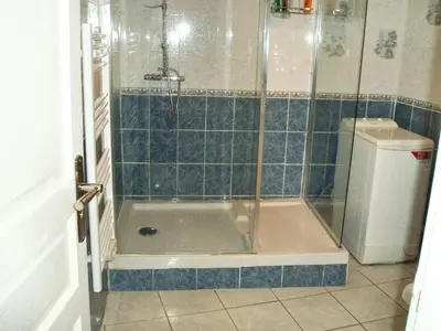 Salle de bains dans l'établissement Maison confortable à Ver-sur-Mer avec jardin privé
