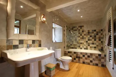 Salle de bains dans l'établissement Le cottage de Savigny