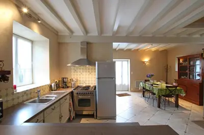 Cuisine ou kitchenette dans l'établissement Le cottage de Savigny