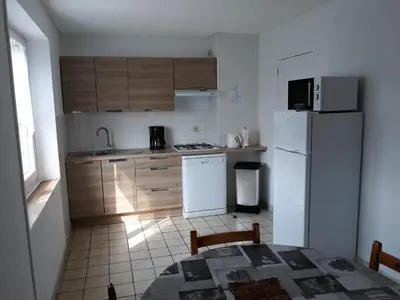 Cuisine ou kitchenette dans l'établissement Appartement OMAHA BEACH