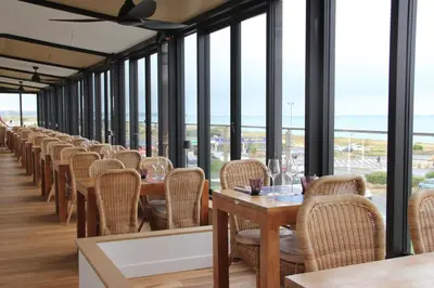 Restaurant ou autre lieu de restauration dans l'établissement Le Relais des Iles