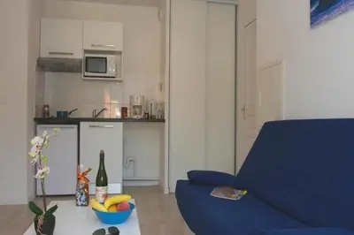 Cuisine ou kitchenette dans l'établissement Residence Les Isles de Sola, Grandcamp, Studio