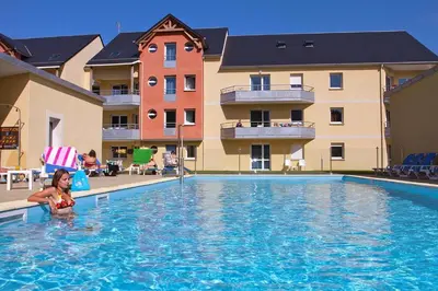 Piscine de l'établissement Residence Les Isles de Sola, Grandcamp, Studio ou située à proximité