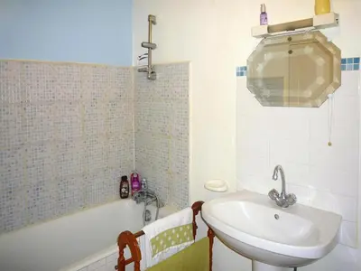 Salle de bains dans l'établissement Semi-detached house, St Sauveur-le-Vicomte