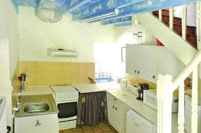 Cuisine ou kitchenette dans l'établissement Cottage in Normandy near Barneville-Carteret