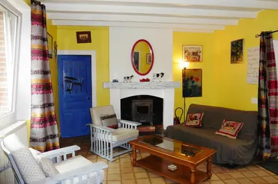 Coin salon dans l'établissement Cottage in Normandy near Barneville-Carteret