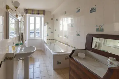Salle de bains dans l'établissement Château de Monceaux 5mn de Bayeux proche Mer