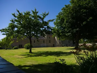 Jardin de l'établissement Château de Monceaux 5mn de Bayeux proche Mer