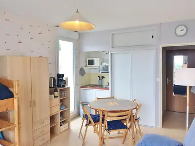 Cuisine ou kitchenette dans l'établissement Studio~ Les pieds dans l'eau 2~