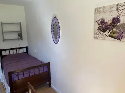 Un ou plusieurs lits dans un hébergement de l'établissement Lavender Cottage