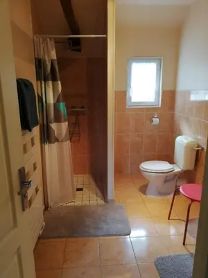Salle de bains dans l'établissement La Parisiere