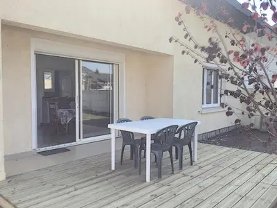 Balcon ou terrasse dans l'établissement Maison de plain-pied avec terrasse, centre ville, à 150m de la plage - FR-1-361-334