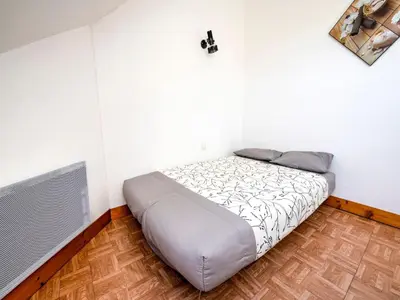 Un ou plusieurs lits dans un hébergement de l'établissement Apartment in Saint-Rémy near Lake