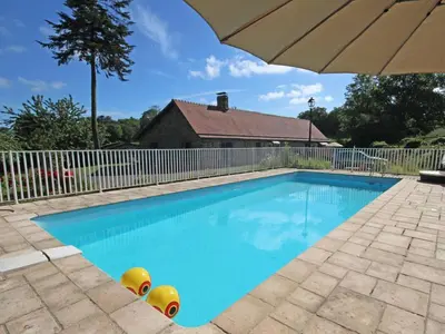 Piscine de l'établissement Longère avec piscine et wifi à Ste Honorine - FR-1-497-4 ou située à proximité
