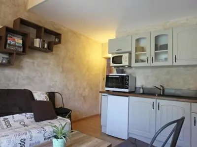 Cuisine ou kitchenette dans l'établissement Longère avec piscine et wifi à Ste Honorine - FR-1-497-4