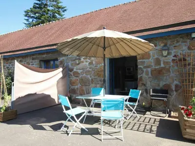 Terrasse ou espace extérieur de l'établissement Longère avec piscine et wifi à Ste Honorine - FR-1-497-4