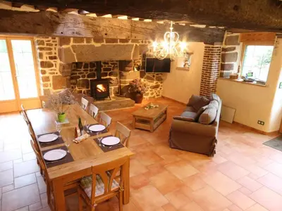 Coin salon dans l'établissement Charmante maison écologique avec jardin clos - FR-1-497-7