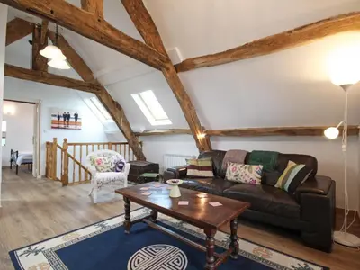 Coin salon dans l'établissement Grange restaurée avec jardin, animaux acceptés, WiFi inclus - FR-1-497-63