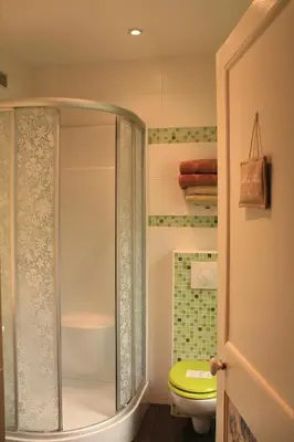 Salle de bains dans l'établissement Logis Les Remparts