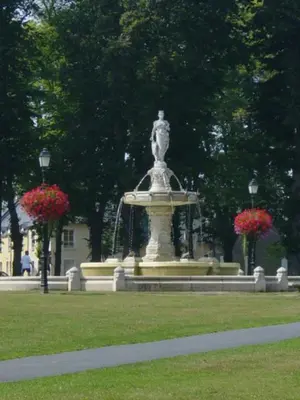 Jardin de l'établissement Logis Les Remparts