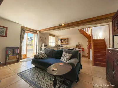 Coin salon dans l'établissement Maison individuelle avec spa et jardin, près de Domfront - FR-1-497-101