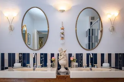 Salle de bains dans l'établissement Maison d'hôtes de charme La Rose de Ducey près du Mont Saint Michel