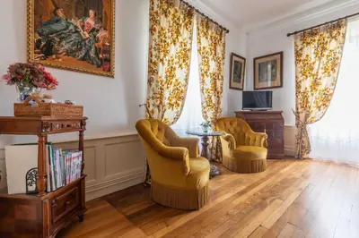 Coin salon dans l'établissement Maison d'hôtes de charme La Rose de Ducey près du Mont Saint Michel