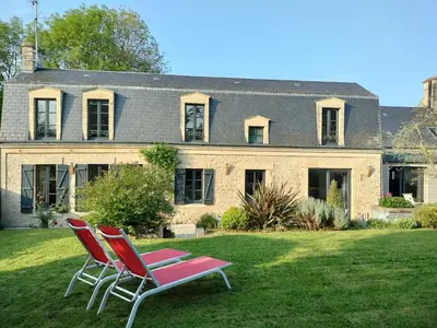 Jardin de l'établissement Gîte La Mansarde 8 personnes