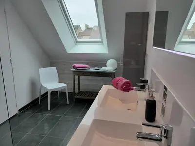 Salle de bains dans l'établissement Gîte La Mansarde 8 personnes