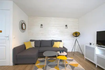 Télévision ou salle de divertissement dans l'établissement APPARTEMENT MODERNE A CAEN POUR 4 PERSONNES