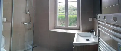 Salle de bains dans l'établissement L'ancien Presbytère de Sébeville