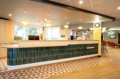 Hall ou réception de l'établissement Sure Hotel by Best Western Caen Memorial