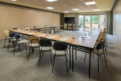 Espace de conférence ou salle de réunion dans l'établissement Sure Hotel by Best Western Caen Memorial