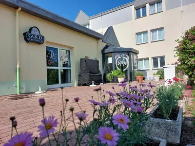 Jardin de l'établissement Contact Hotel Utah Beach Carentan