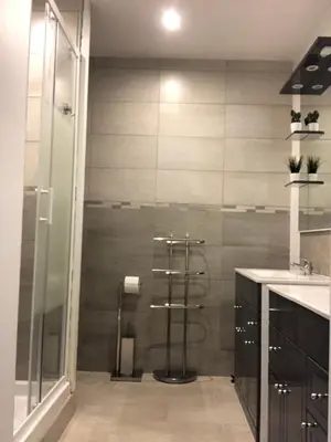 Salle de bains dans l'établissement APPT 1.5KM PLAGES DU DÉBARQUEMENT