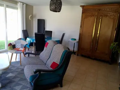 Coin salon dans l'établissement Gite de Grandcamp Maisy