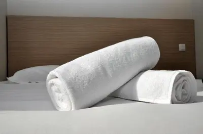 Un ou plusieurs lits dans un hébergement de l'établissement B Hotel Caen Mondeville