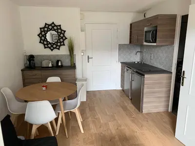 Cuisine ou kitchenette dans l'établissement FRONT DE MER 11 - JARDIN - THALASSO