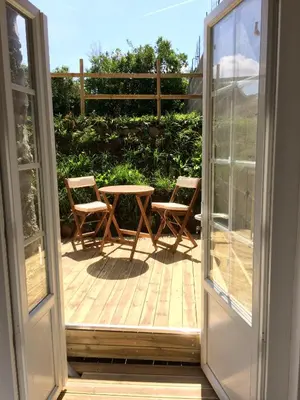 Balcon ou terrasse dans l'établissement Holiday Normandy se ressourcer à deux pas de la Mer