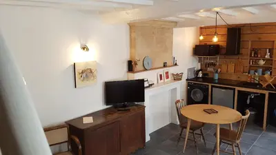 Télévision ou salle de divertissement dans l'établissement Maison Camille