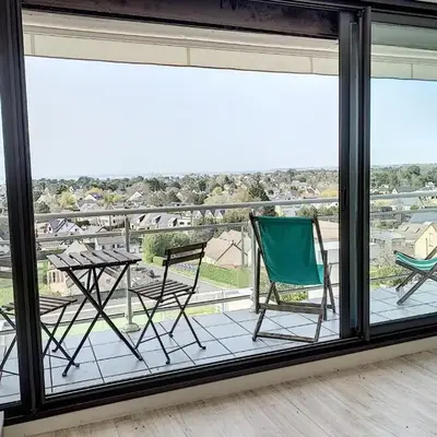 Appartement rénové avec tennis privé