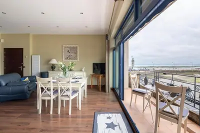 Balcon ou terrasse dans l'établissement La Bisquine - Appt pour 4 avec vue mer
